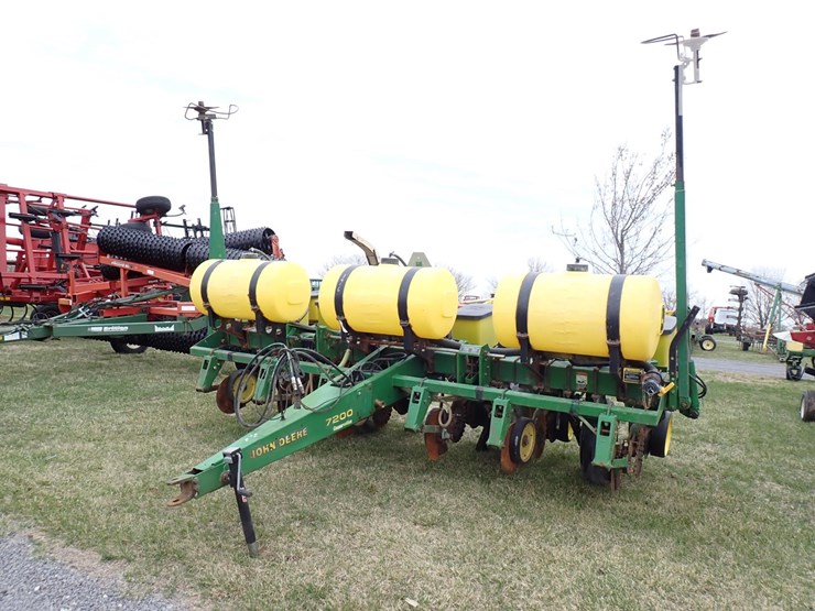 john-deere-7200-image-1