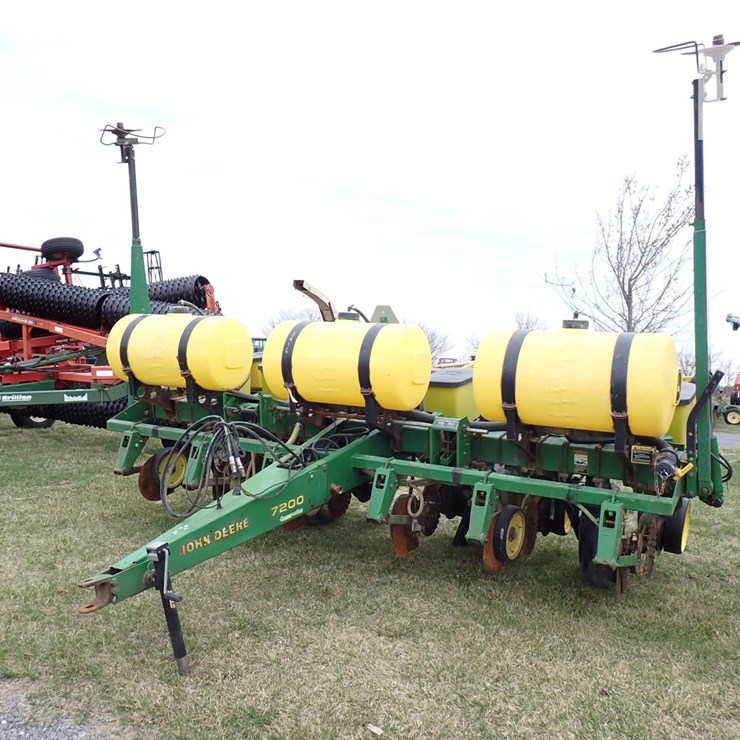 JOHN DEERE 7200