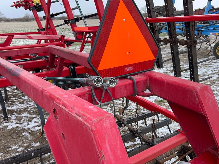 28.5'-sunflower-5035-field-cultivator-image-13