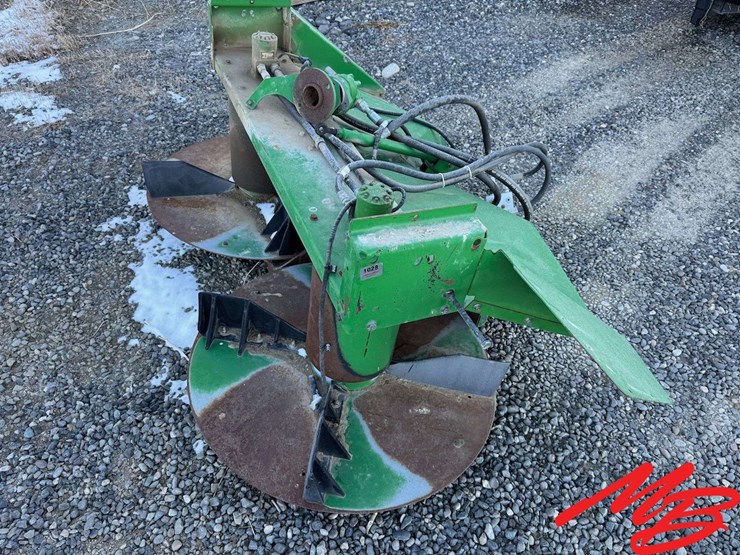 straw-spreader-off-john-deere-9670-combine-image-1