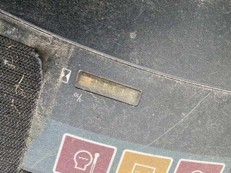 john-deere-345-image-6