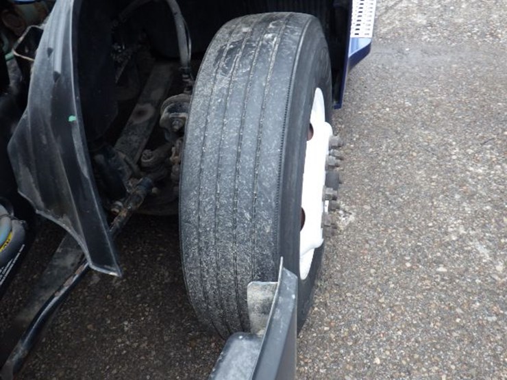 2018-volvo-vnl300-image-21