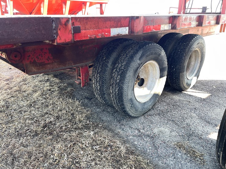 #1091-•-heavy-gooseneck-flatbed-trailer-with-hoist-(no-title)-image-12