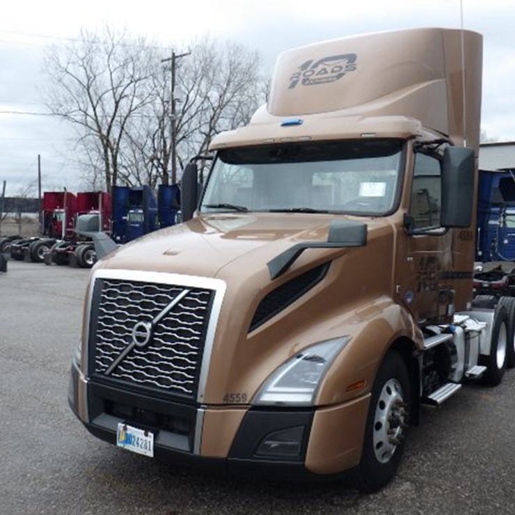 2022 VOLVO VNL300