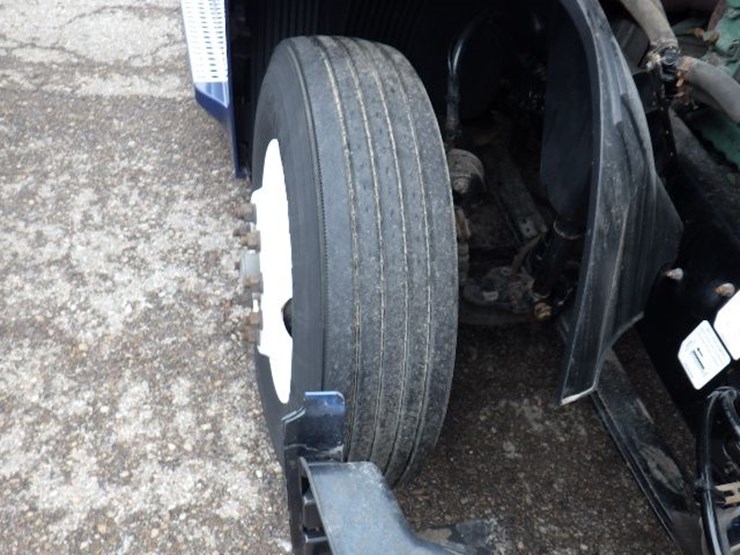 2018-volvo-vnl300-image-23