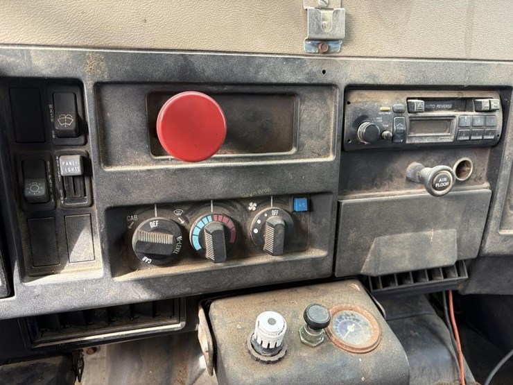 1994-international-4900-image-16