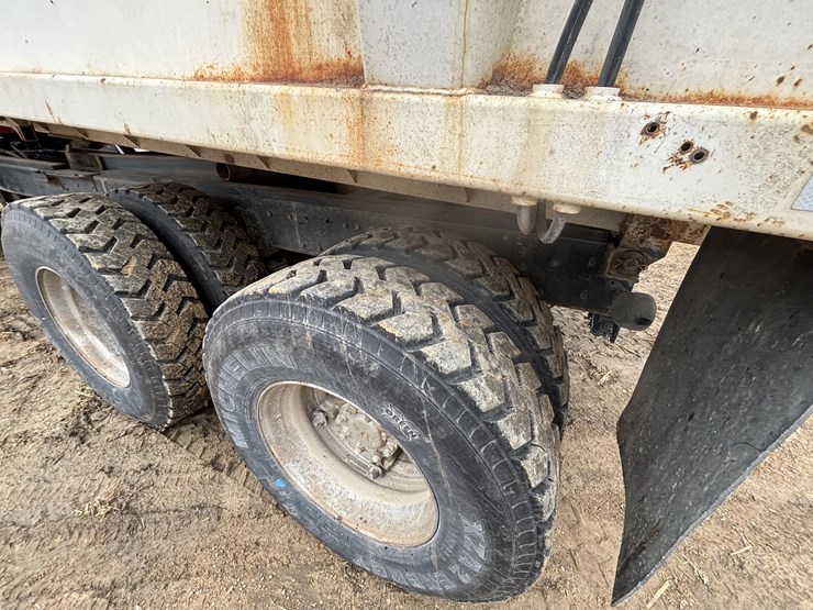 #1076-•-1990-peterbilt-silage-truck-(nelson,-wi)-(has-wi-title)-image-6