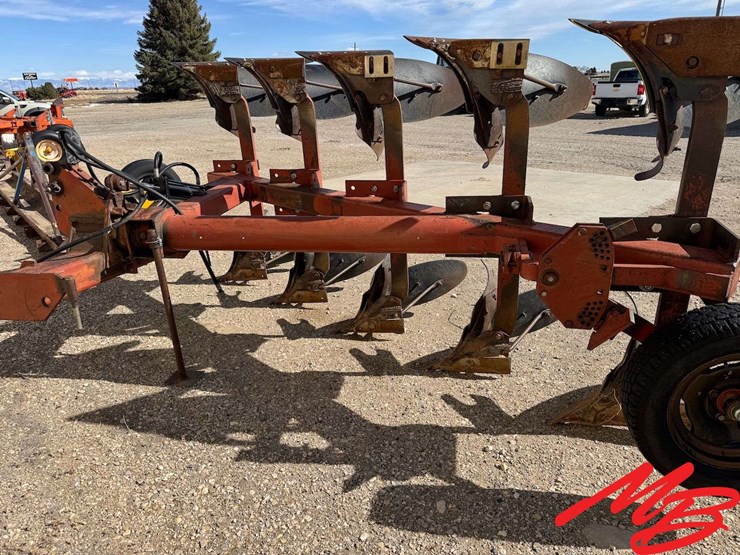 international-155-image-5