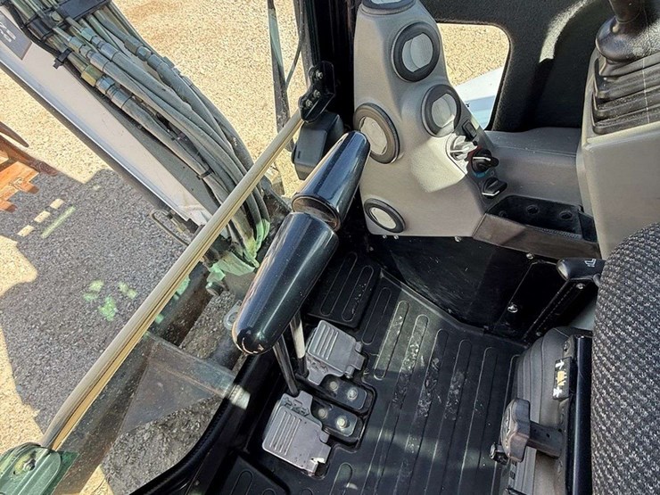 2013-bobcat-e35-image-23