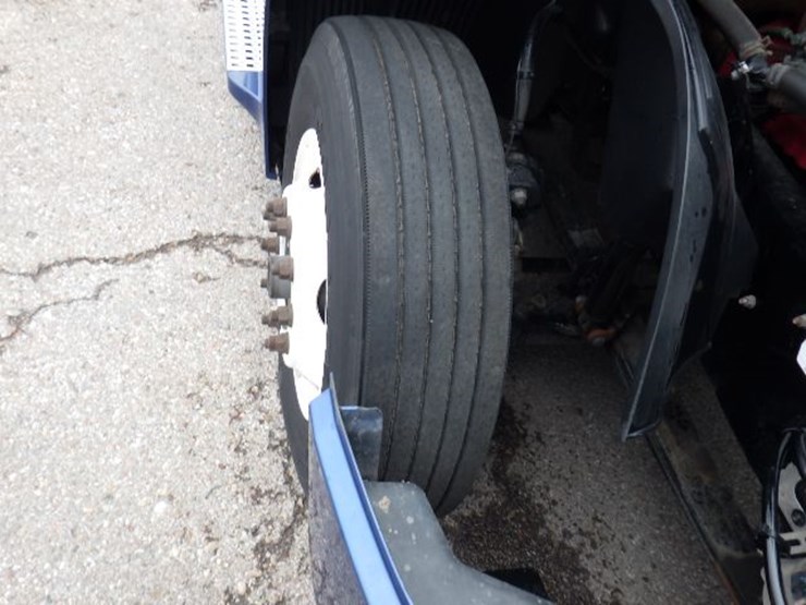 2018-volvo-vnl300-image-26