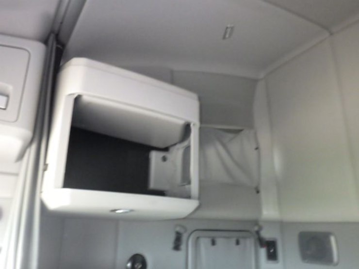 2022-kenworth-t680-image-22