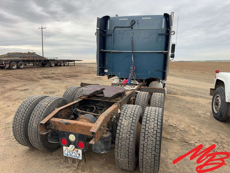 2005-freightliner-columbia-120-image-9