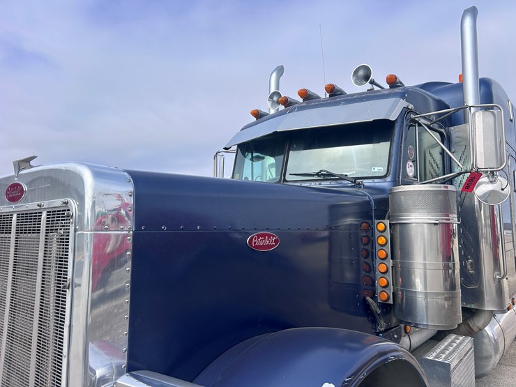 2000-peterbilt-379-image-10