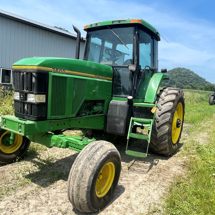 JOHN DEERE 7600