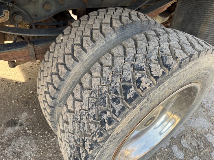 2012-ford-f550-xlt-image-13