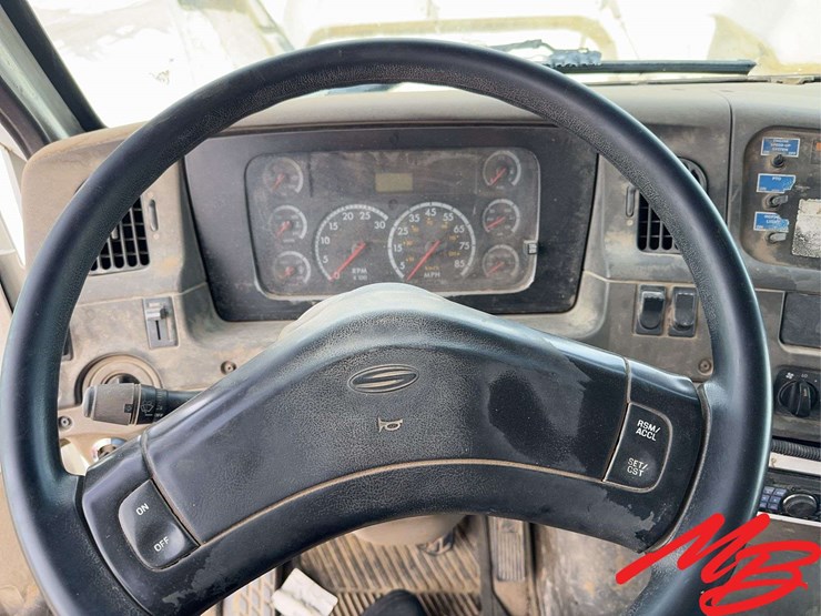 2002-sterling-m8500-image-34