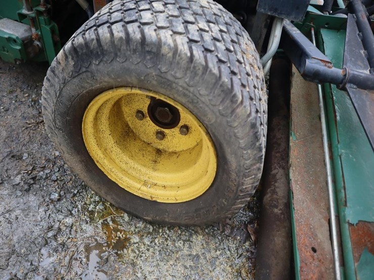 john-deere-golf-course-mower-image-9