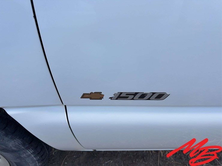 2002-chevrolet-silverado-1500-ls-image-12