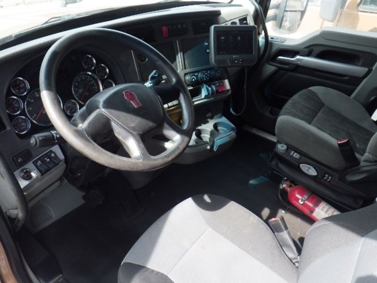 2022-kenworth-t680-image-17