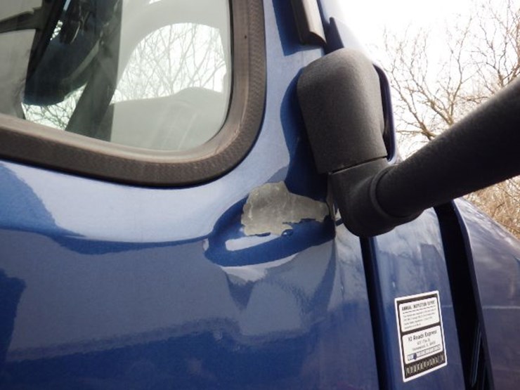 2019-volvo-vnl300-image-6