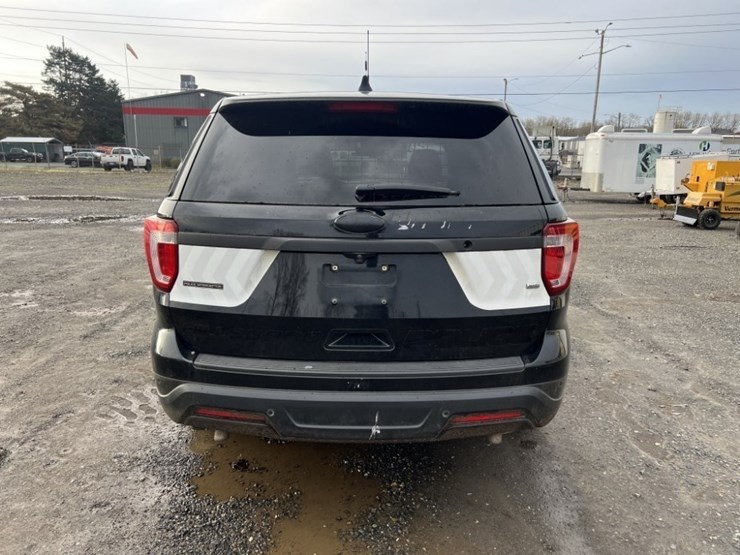 2016-ford-explorer-image-5