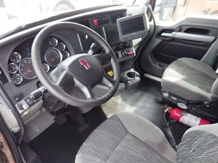 2022-kenworth-t680-image-19