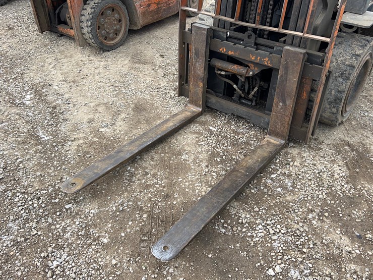 toyota-6000lb-forklift-image-2