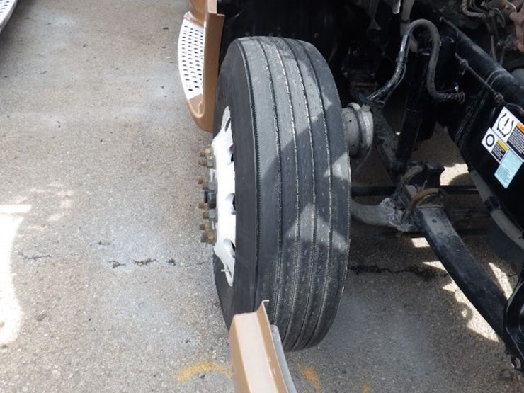 2022-kenworth-t680-image-26