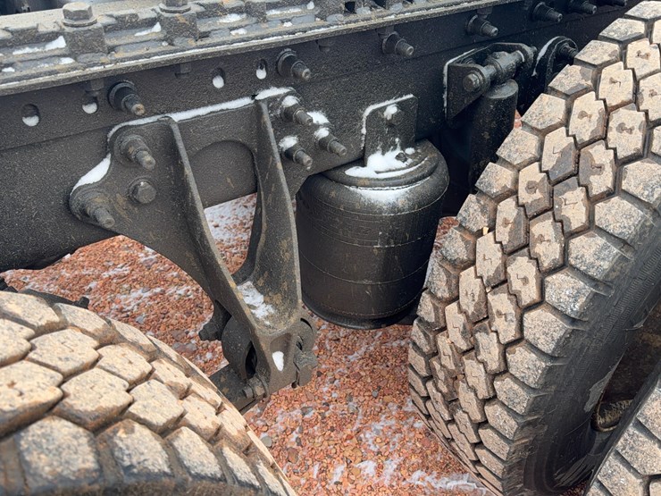 international-8600-image-12