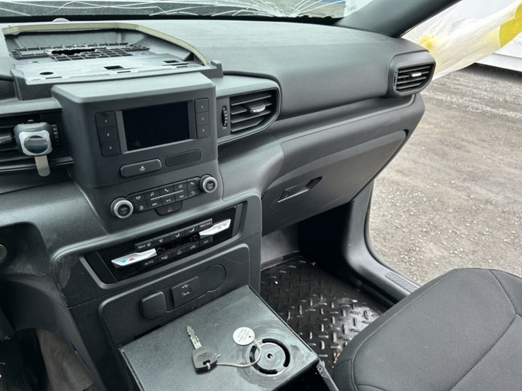 2020-ford-explorer-image-12