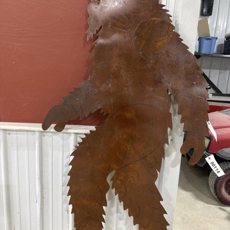 #114 • 6' BIGFOOT DECOR