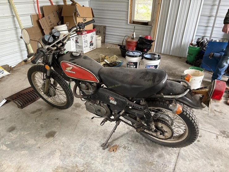 honda-xl250-motorcycle-image-2