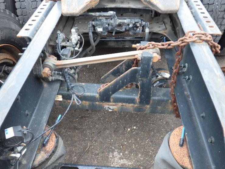 2018-volvo-vnl300-image-9