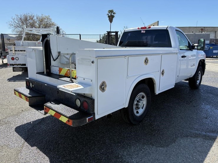 2009-chevrolet-silverado-2500hd-image-3