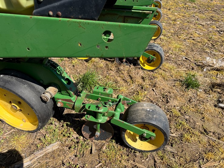 john-deere-7300-image-68