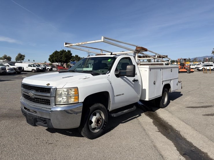 2009-chevrolet-silverado-3500hd-image-1