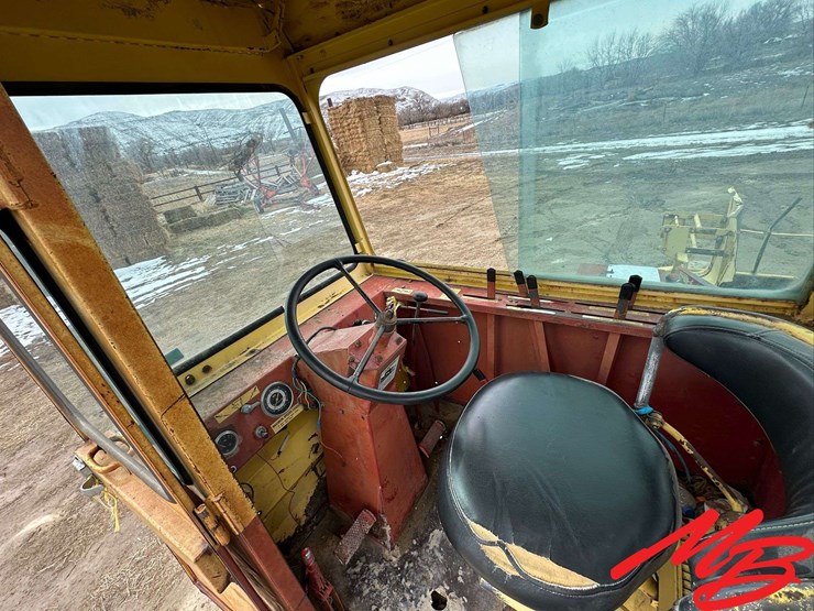 new-holland-1048-image-24