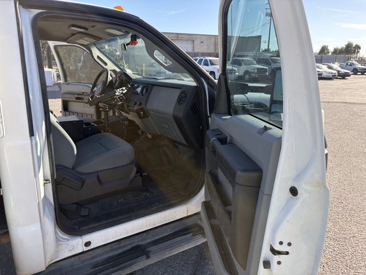 2016-ford-f550-image-9