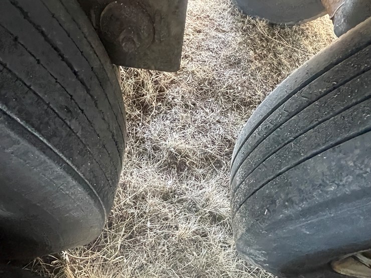 1999-utility-53'-image-46