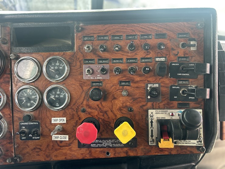 1999-peterbilt-379-image-47