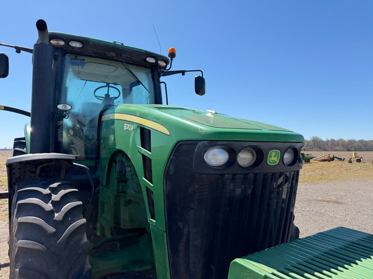 2010-john-deere-8270r-image-36