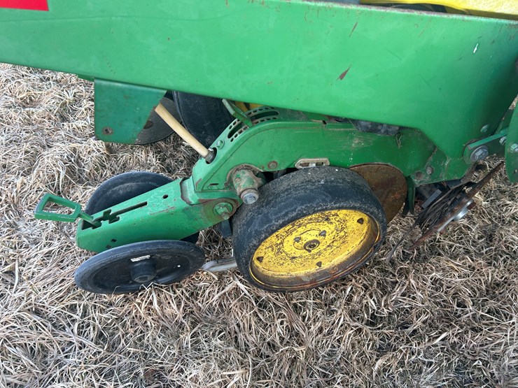 john-deere-12-image-10