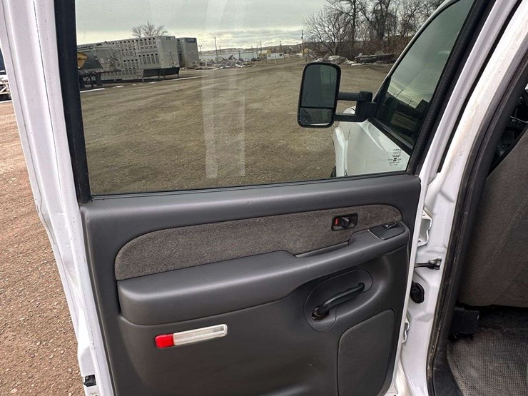 2007-gmc-3500-image-32