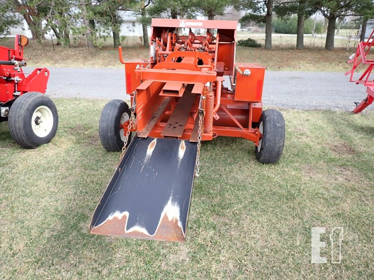 hesston-4550-image-6