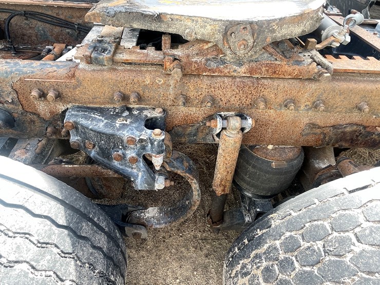 2006-peterbilt-387-image-18