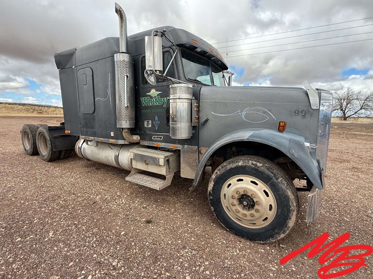 1999-freightliner-fld120-image-2