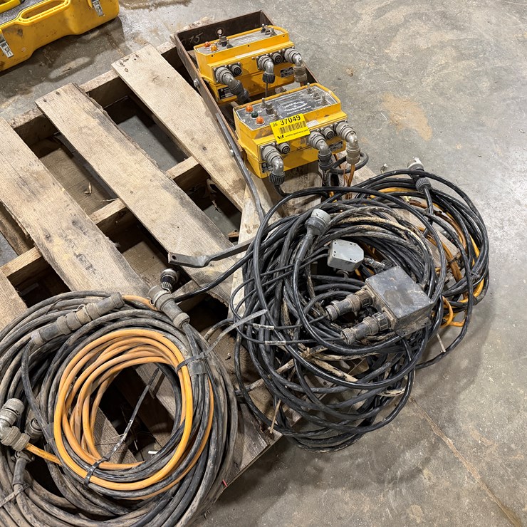 #37049 • ** Spectra Precision Twin Laser Plane w/Control System