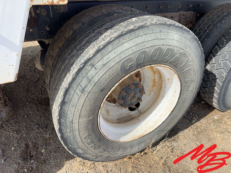 2002-sterling-m8500-image-13