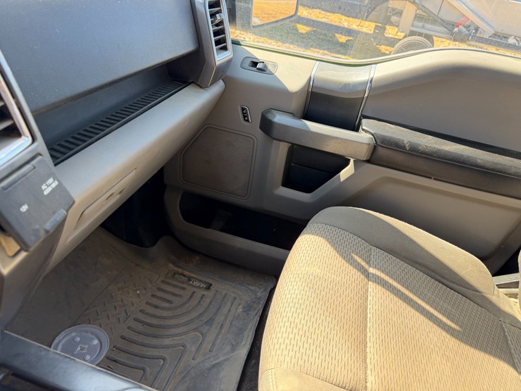 2017-ford-f150-image-47