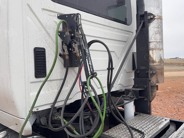 international-8600-image-18